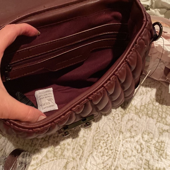 Badgley Mischka quilted crossbody - Picture 4 of 9